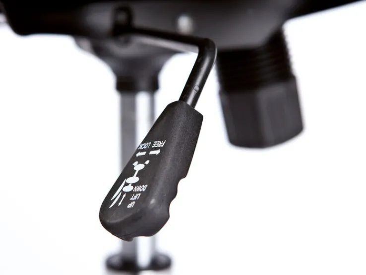 Drehstuhl PASCAL schwarz/chromfarbig 59 x 111-121x 61 cm