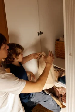 Kinder FLEXA Kinder-Drehtürenschrank SAGA braun