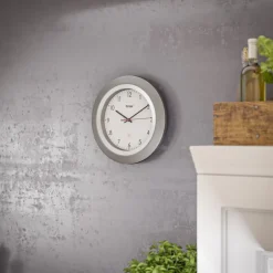 Mebus Funk-Wanduhr 25 cm silberfarbig/schwarz/rot