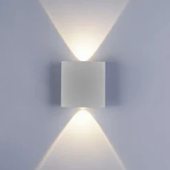 Paul Neuhaus Außenwandleuchte CARLO Aluminium/Kunststoff 8 x 7.6 x 3.2 cm Silberfarbig