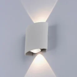 Paul Neuhaus Außenwandleuchte CARLO Aluminium/Kunststoff 8 x 7.6 x 3.2 cm Silberfarbig